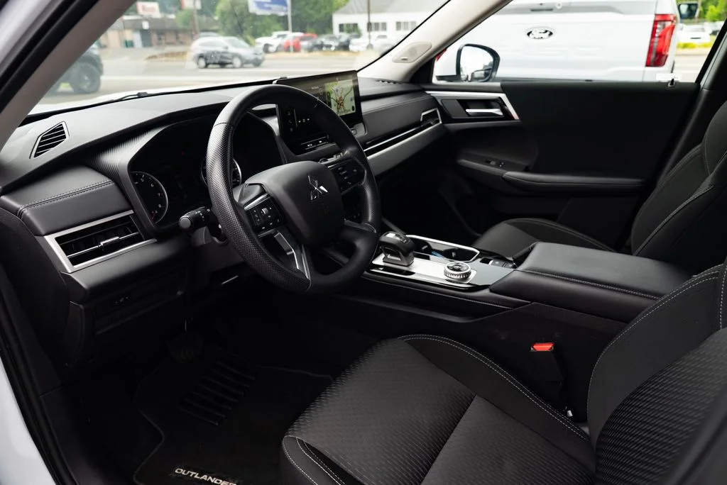 Used 2025 White Mitsubishi ES image 18