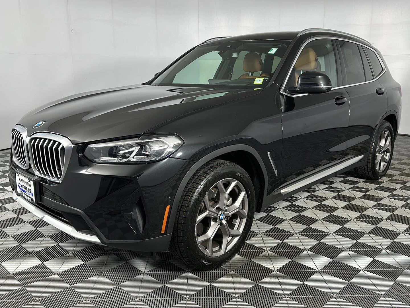 Used 2024 Black Sapphire Metallic BMW xDrive30i image 3