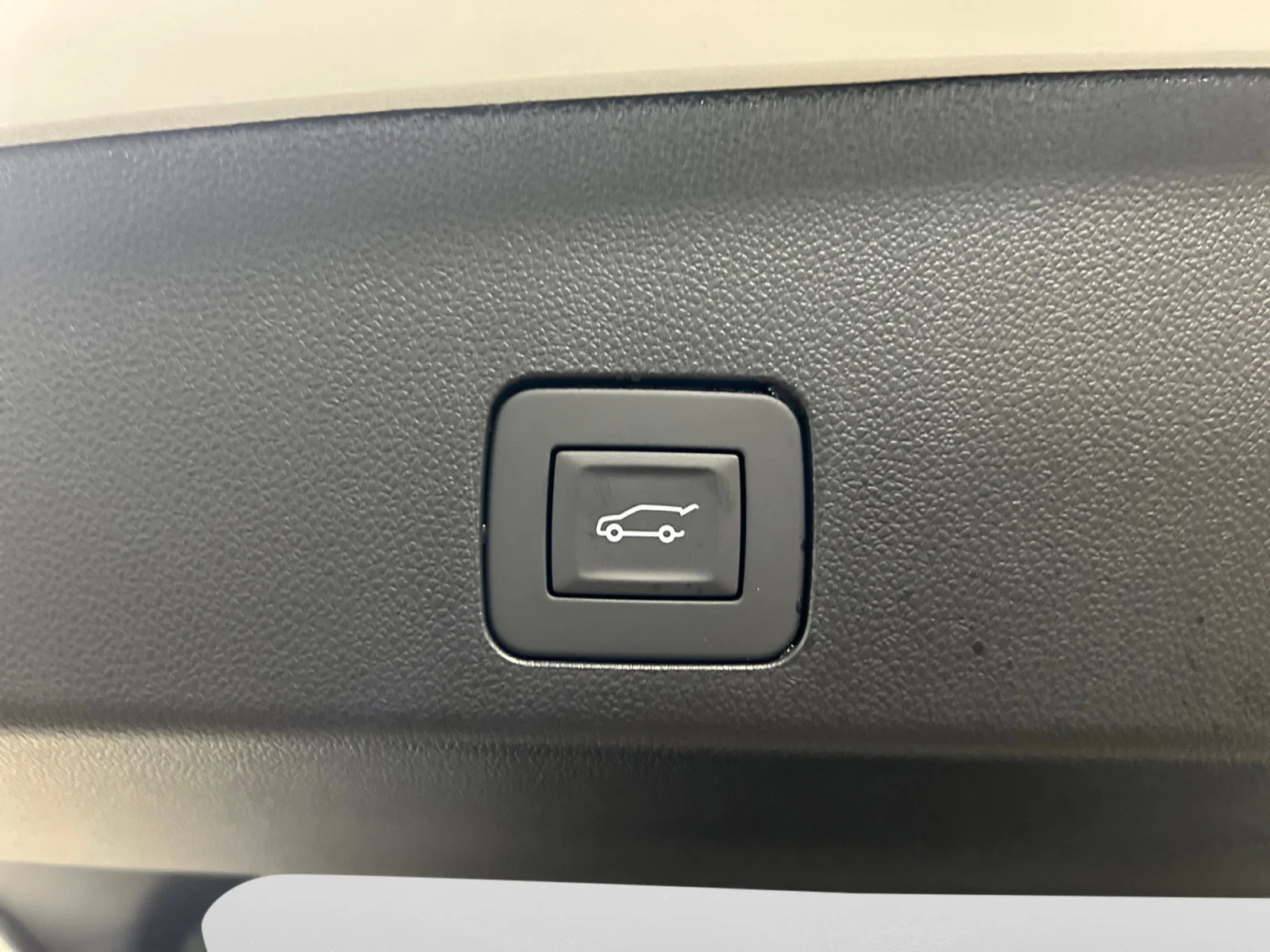 New 2026 White Frost Tricoat Buick Avenir AWD image 11