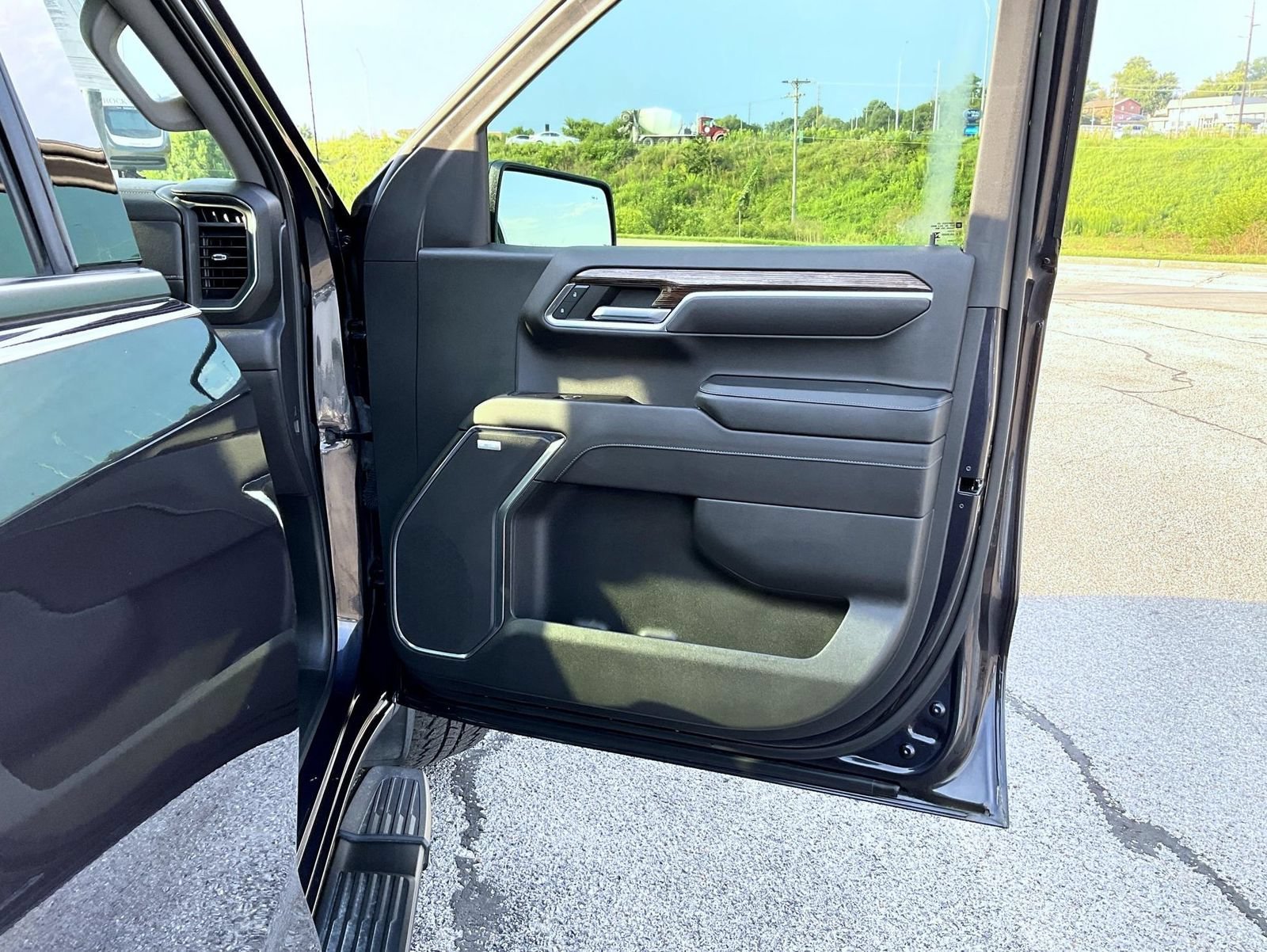 Certified Used 2023 Titanium Rush Metallic GMC Elevation image 18