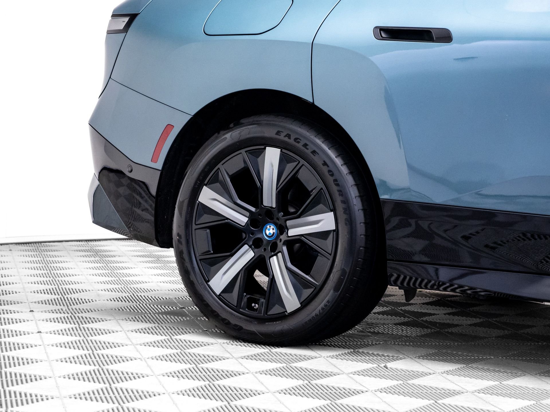 Used 2024 Blue BMW xDrive50 image 36