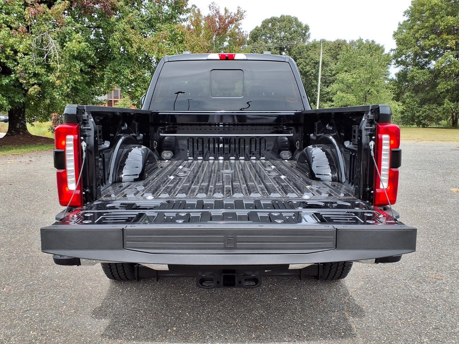 New 2026 Agate Black Metallic Ford F-250® Lariat® image 32