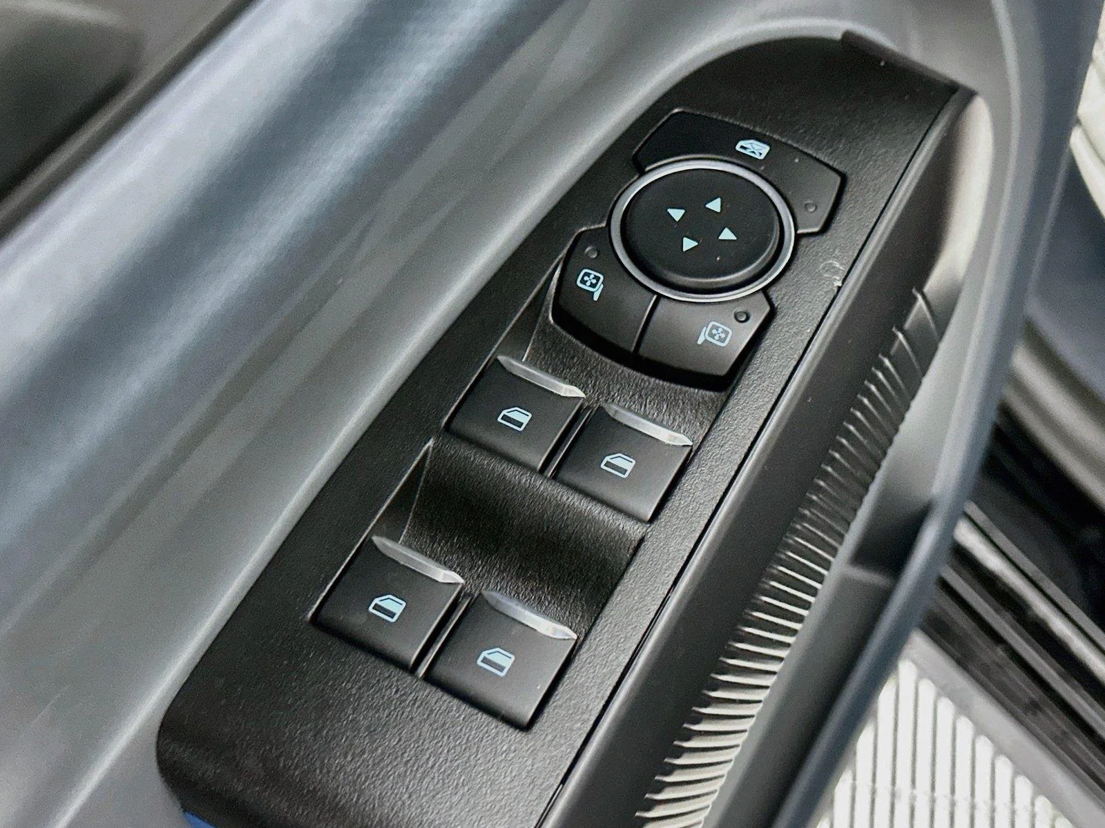 Used 2025 Shadow Black Ford Lobo image 18