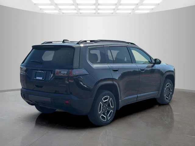 New 2026 Diamond Black Crystal Pearl-Coat Exterior Paint Jeep Laredo image 7