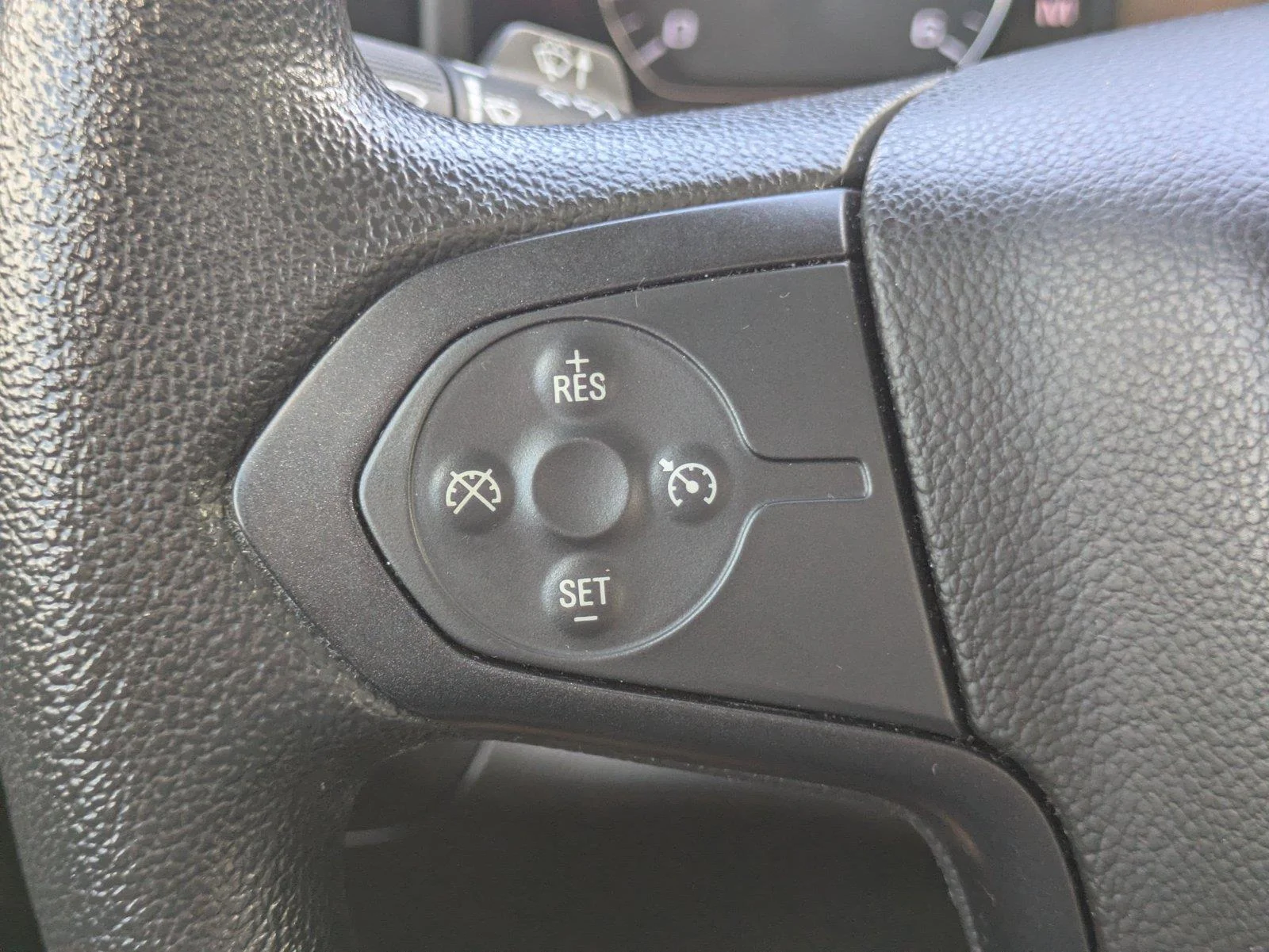 Used 2014 White GMC Base image 25