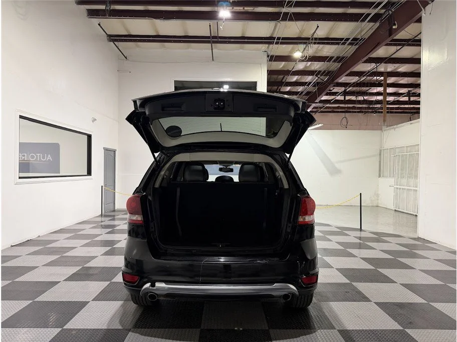 Used 2017 Pitch Black Clearcoat Dodge Crossroad Plus image 20