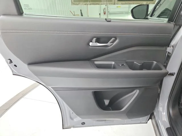 Used 2024 Gray Nissan Platinum image 39