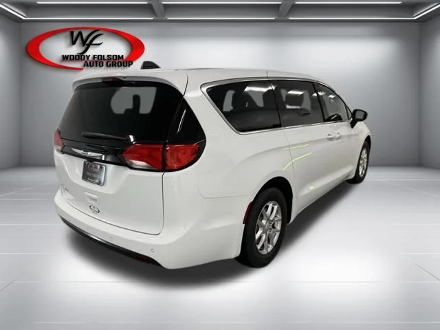 New 2026 Bright White Clear-Coat Exterior Paint Chrysler LX image 6
