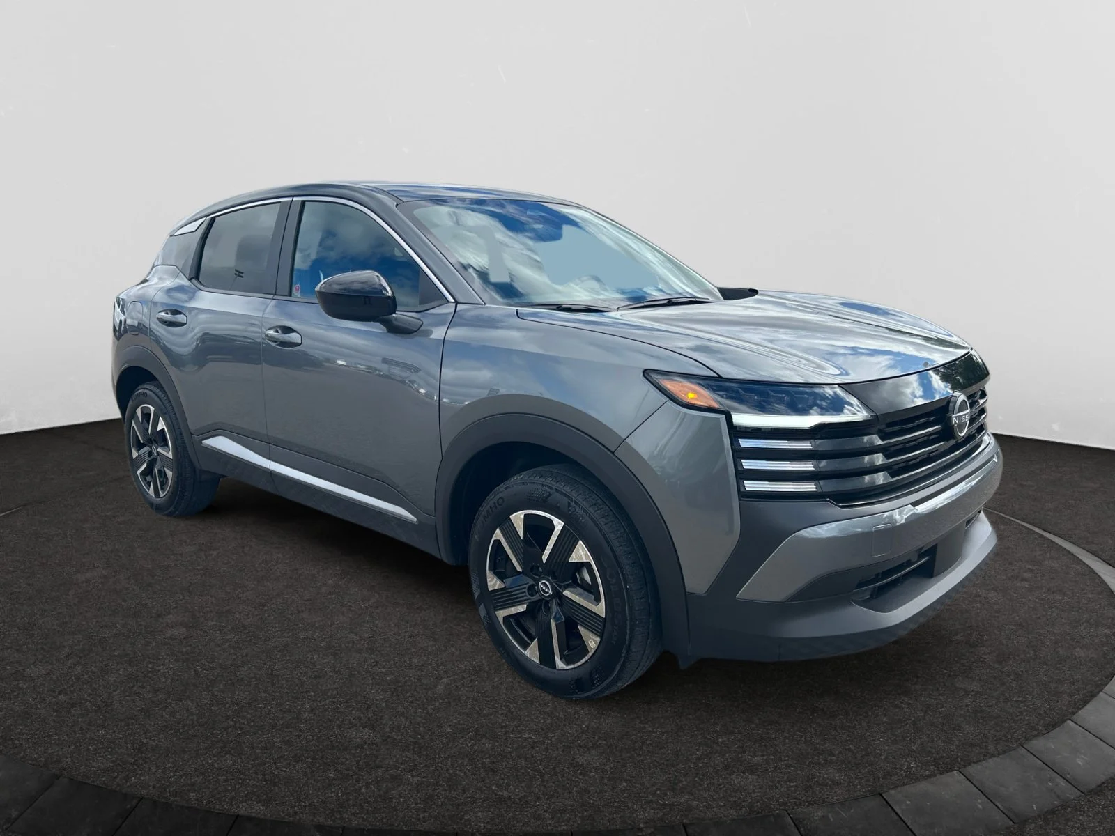 Used 2026 Gray Nissan SV AWD image 7