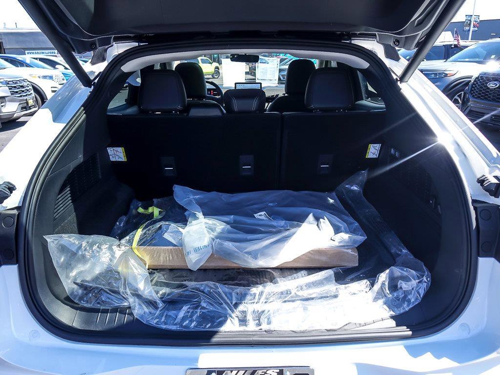 Used 2026 White Metallic Ford Premium image 30