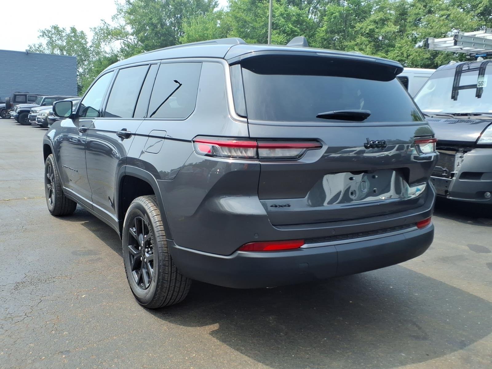 New 2026 Baltic Gray Metallic Clear-Coat Exterior Paint Jeep Altitude image 6