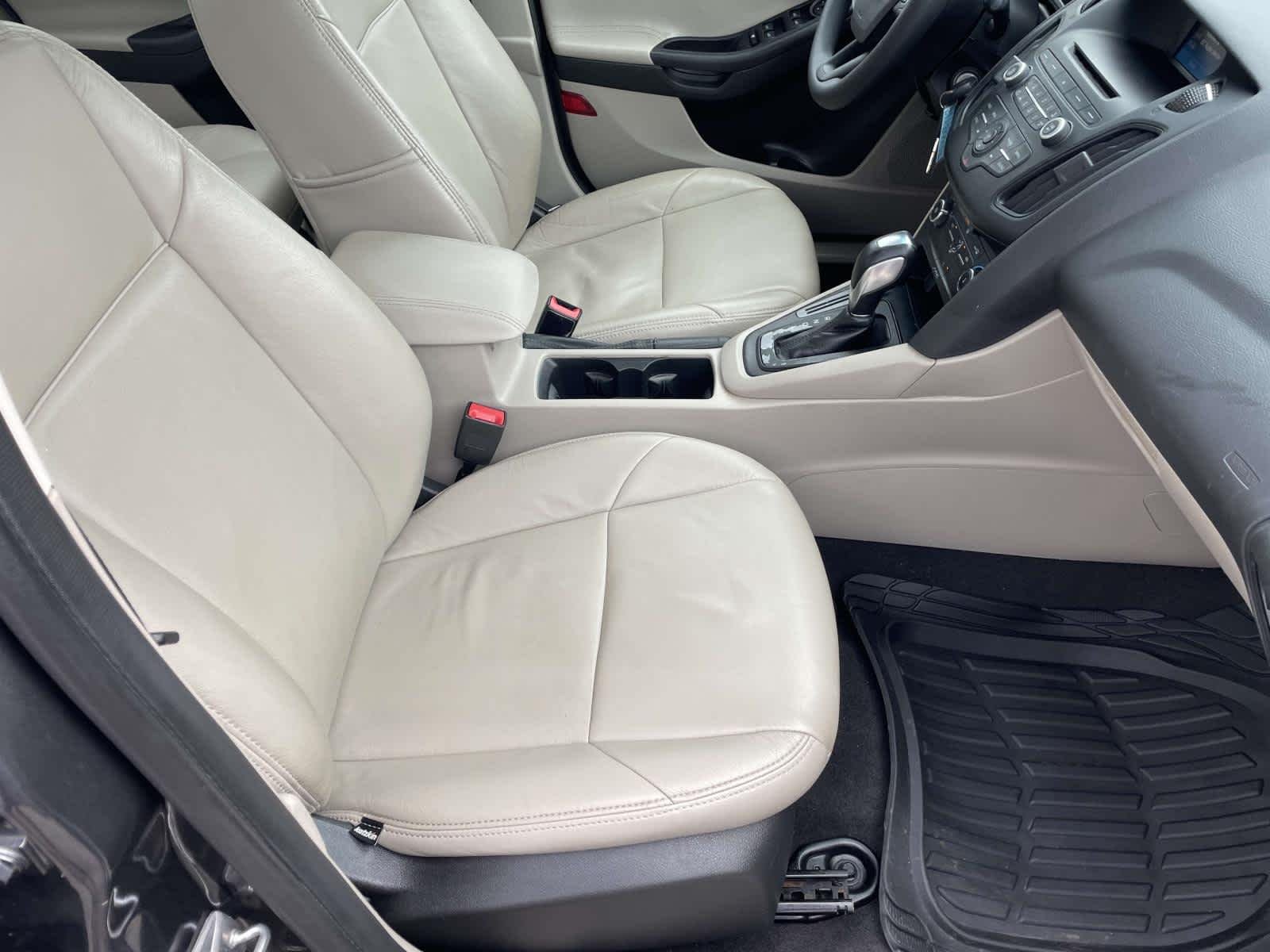 Used 2016 Magnetic Ford SE image 19