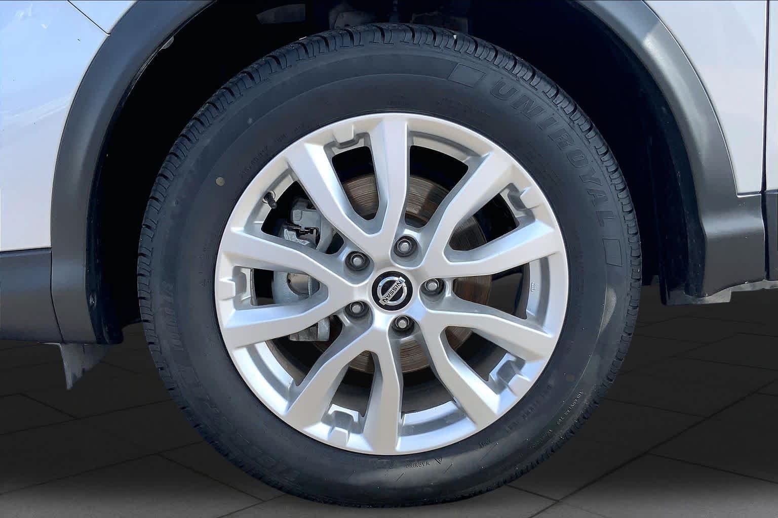 Used 2021 Brilliant Silver Metallic Nissan S image 11