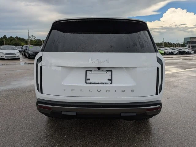 New 2027 White Kia S image 5