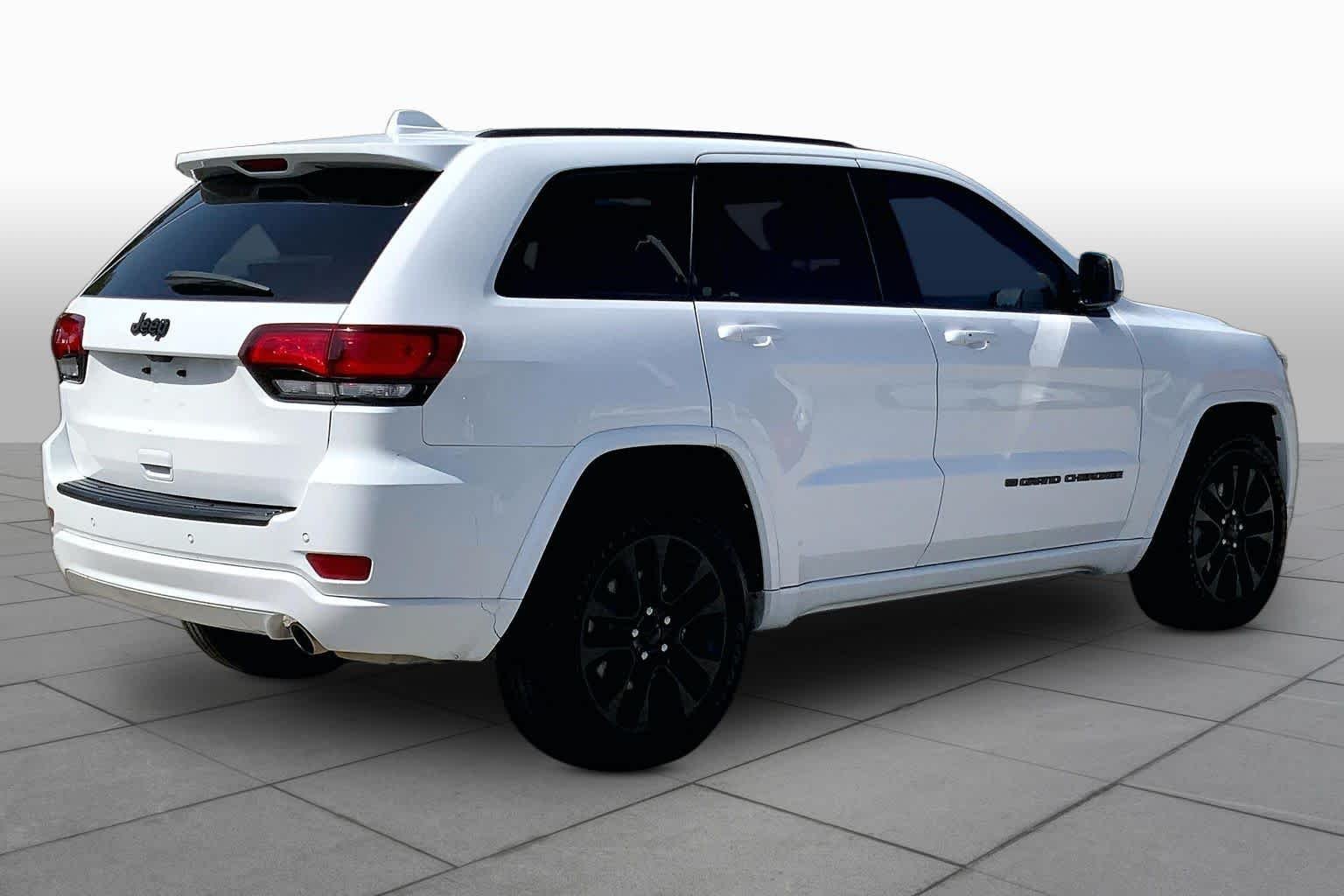 Certified Used 2022 Bright White Clearcoat Jeep Laredo X image 13