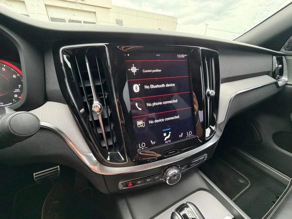 Used 2019 White Volvo T6 R-Design image 12