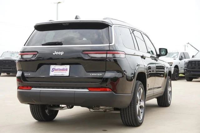 New 2025 Diamond Black Crystal Pearl-Coat Exterior Paint Jeep Limited image 8
