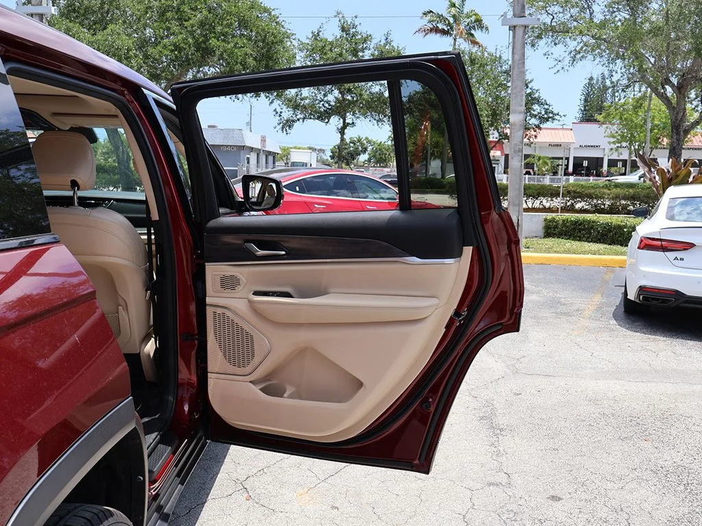 Used 2022 Red Jeep Limited image 29