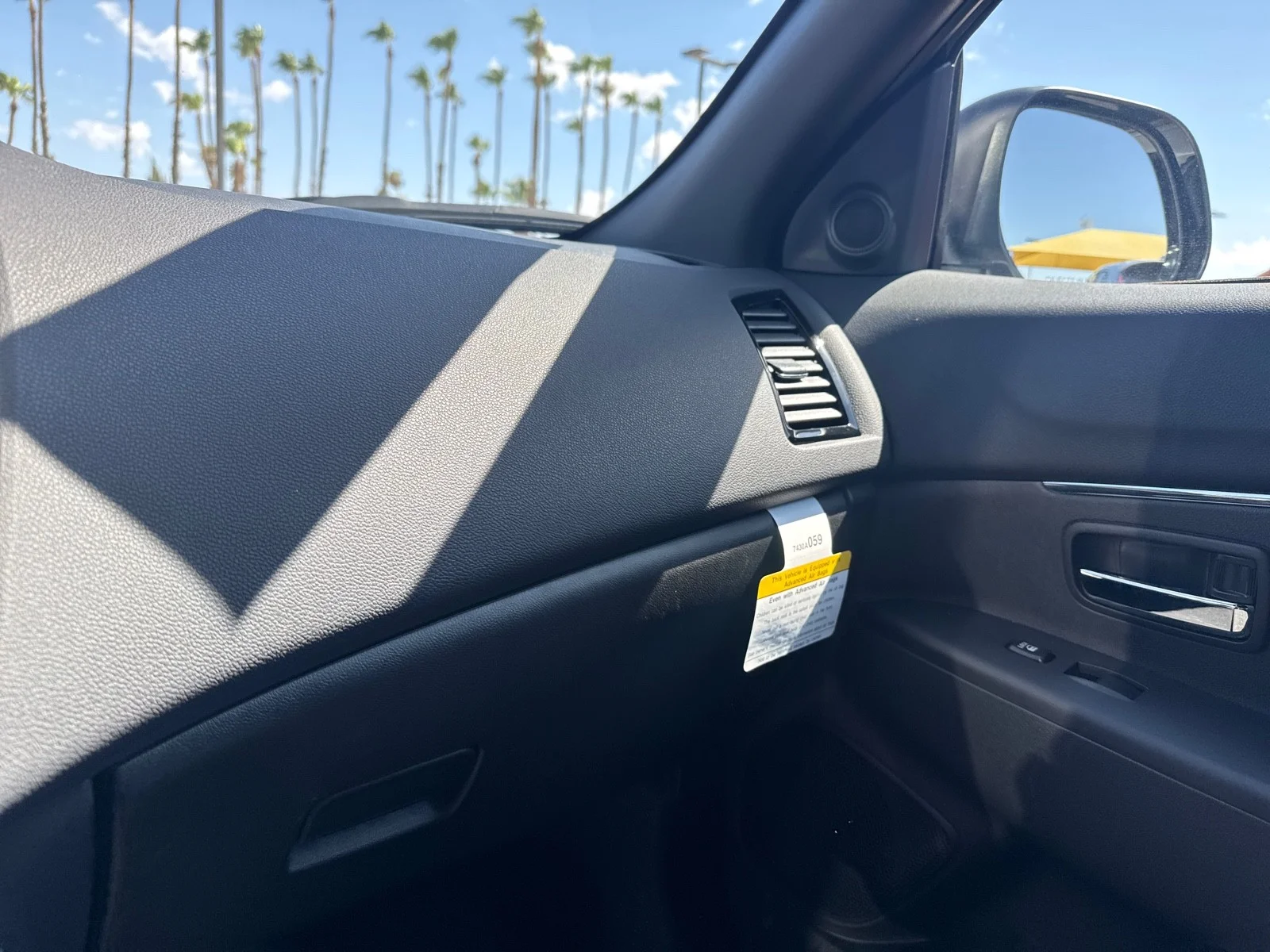 Used 2025 White Diamond Mitsubishi Trail Edition image 16