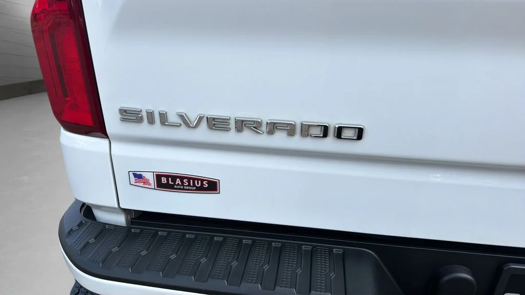 Used 2019 White Chevrolet Custom image 26