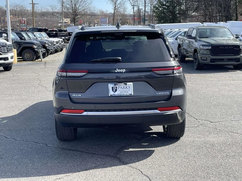 New 2026 Baltic Gray Metallic Clear-Coat Exterior Paint Jeep Limited image 7