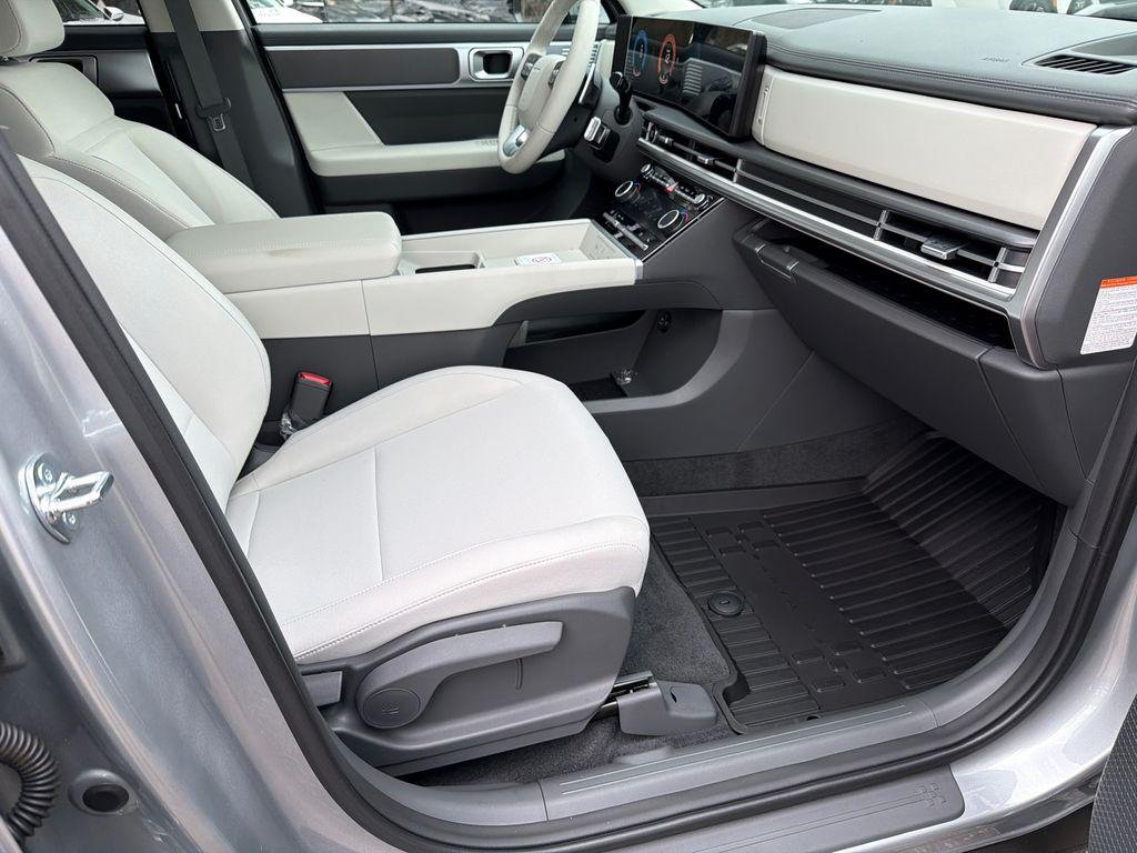 2026 Hyundai Santa Fe SE - Photo 13