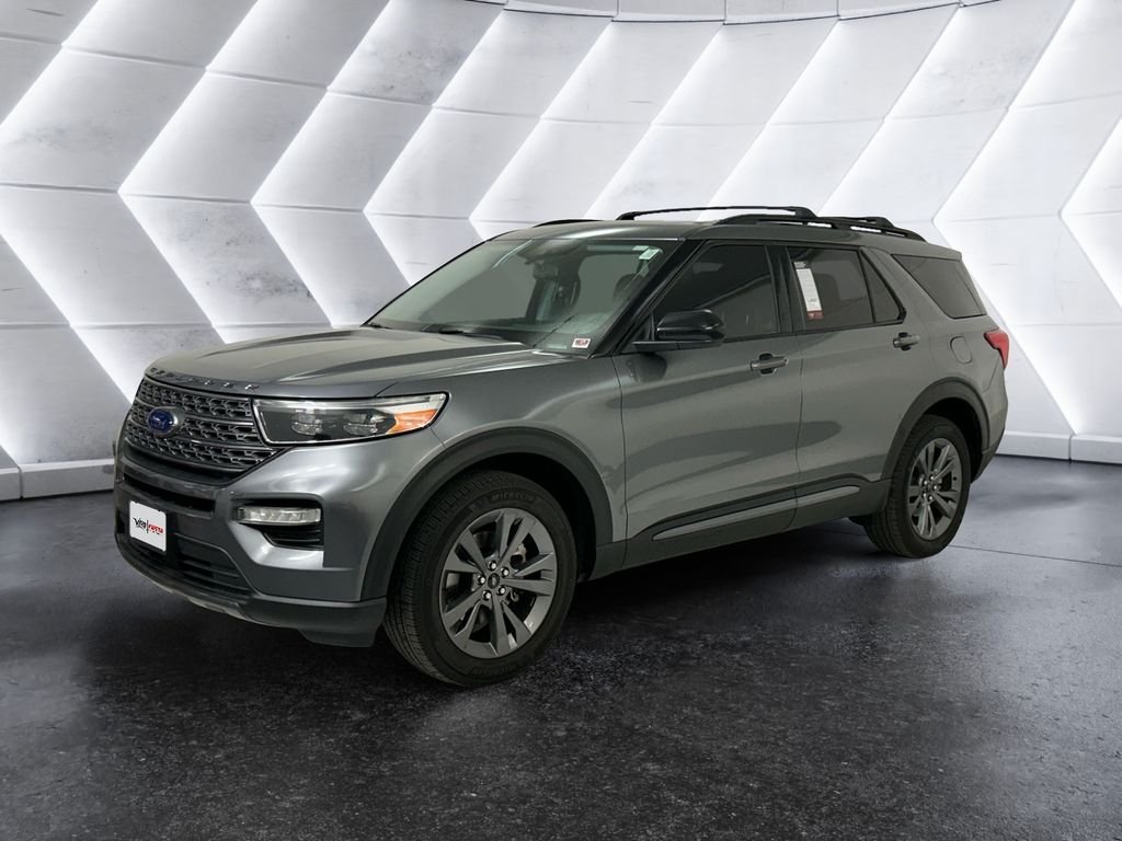 Used 2022 Gray Ford XLT image 3