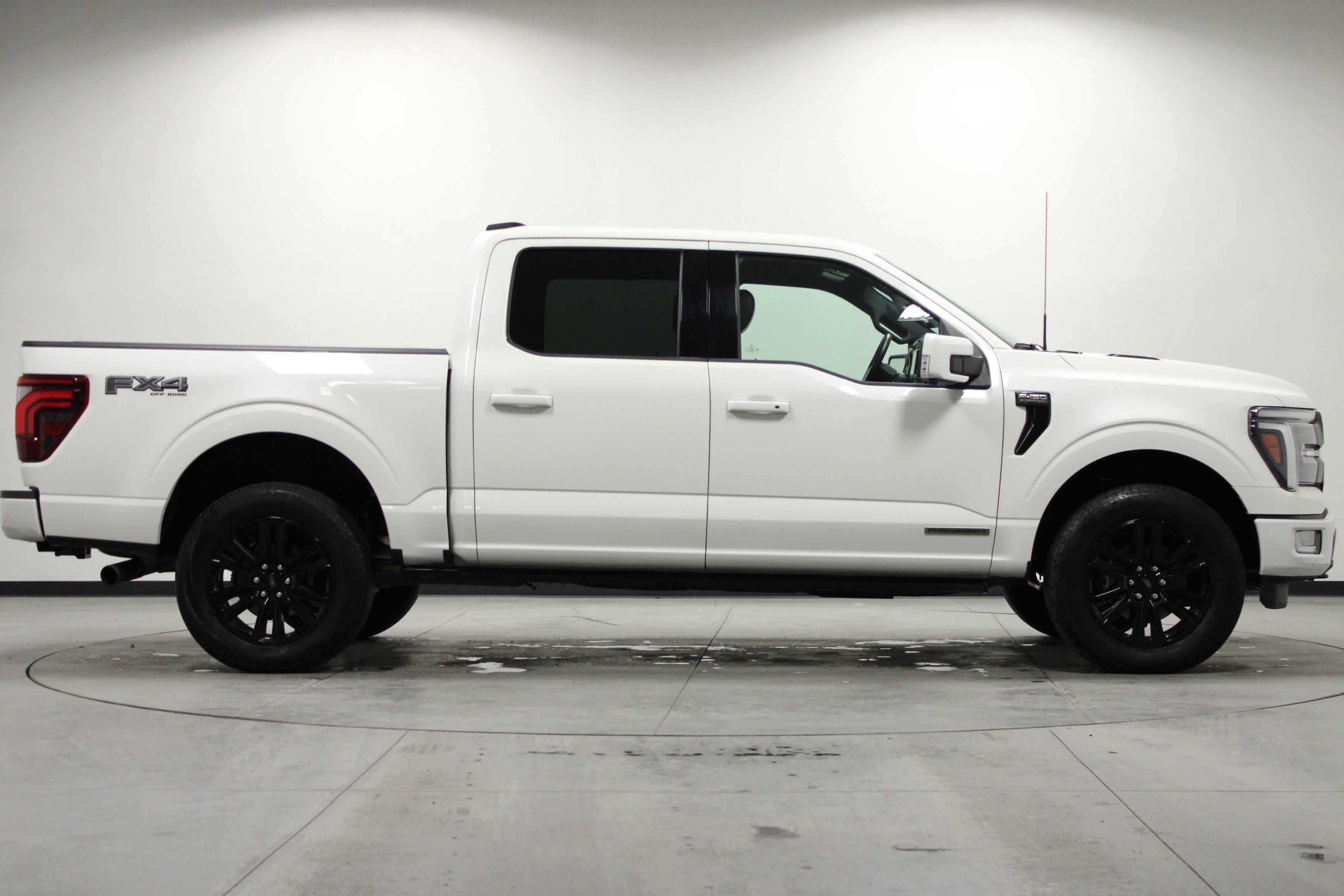 Used 2024 Star White Metallic Tri-Coat Ford Platinum image 3