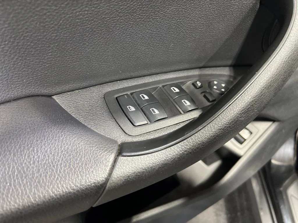 Used 2022 Black BMW xDrive28i image 28
