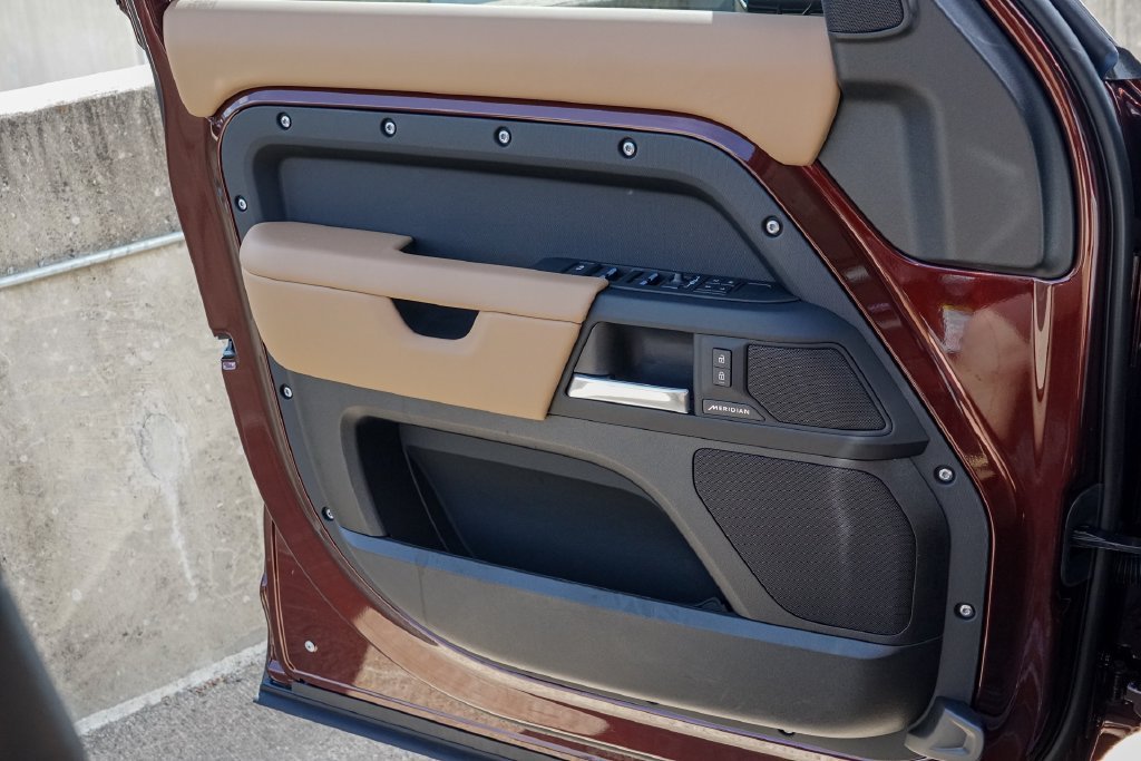Used 2026 Sedona Red Metallic Land Rover S image 23