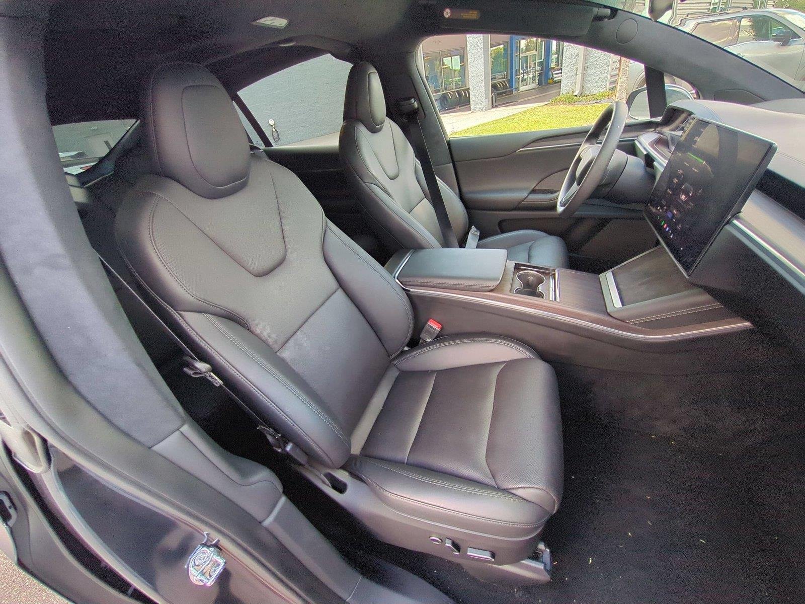 Used 2024  Tesla  image 35