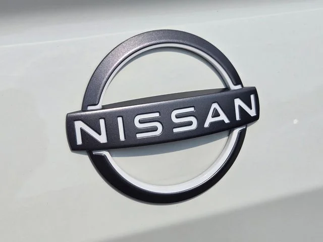 Used 2025 White Nissan 2.5 SV image 17