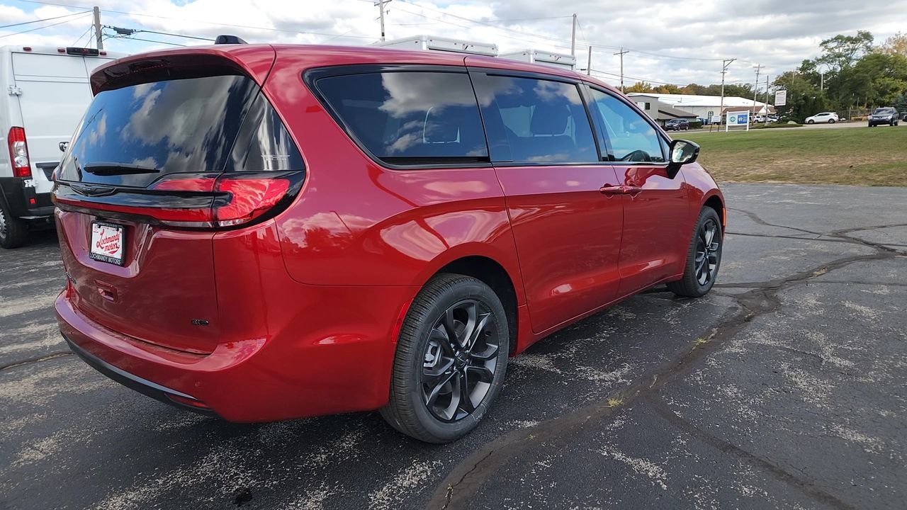 New 2026 Red Hot Pearl-Coat Exterior Paint Chrysler Select image 8