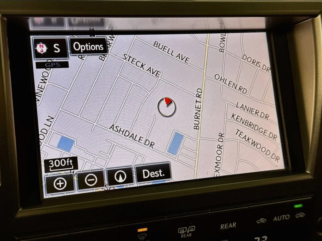 Used 2016 White Lexus 460 image 16