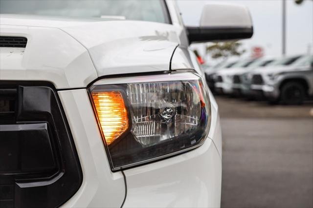 Certified Used 2017 SUPER WHITE Toyota  image 10