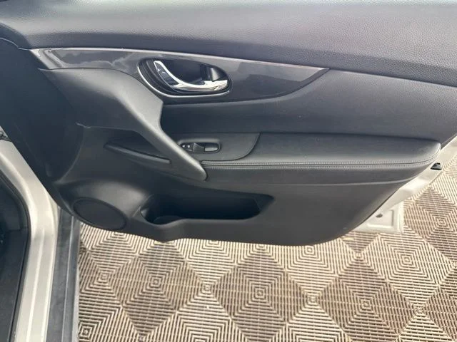 Used 2017 Silver Nissan SV image 19