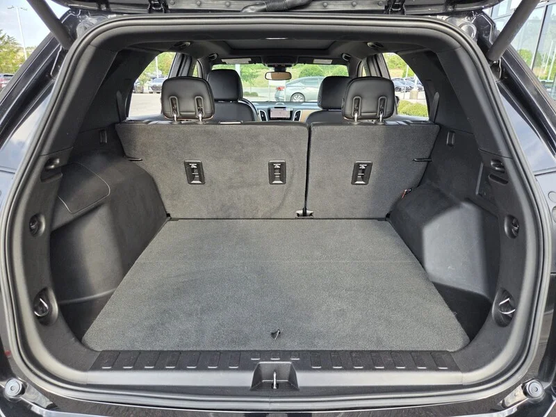 Used 2019 Black Metallic CHEVROLET FWD 4dr Premier w/1LZ image 19