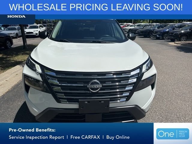 Used 2024 Glacier White Nissan S image 2