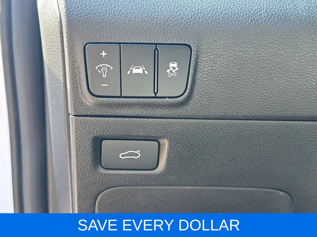 Used 2021 White Kia EX image 9