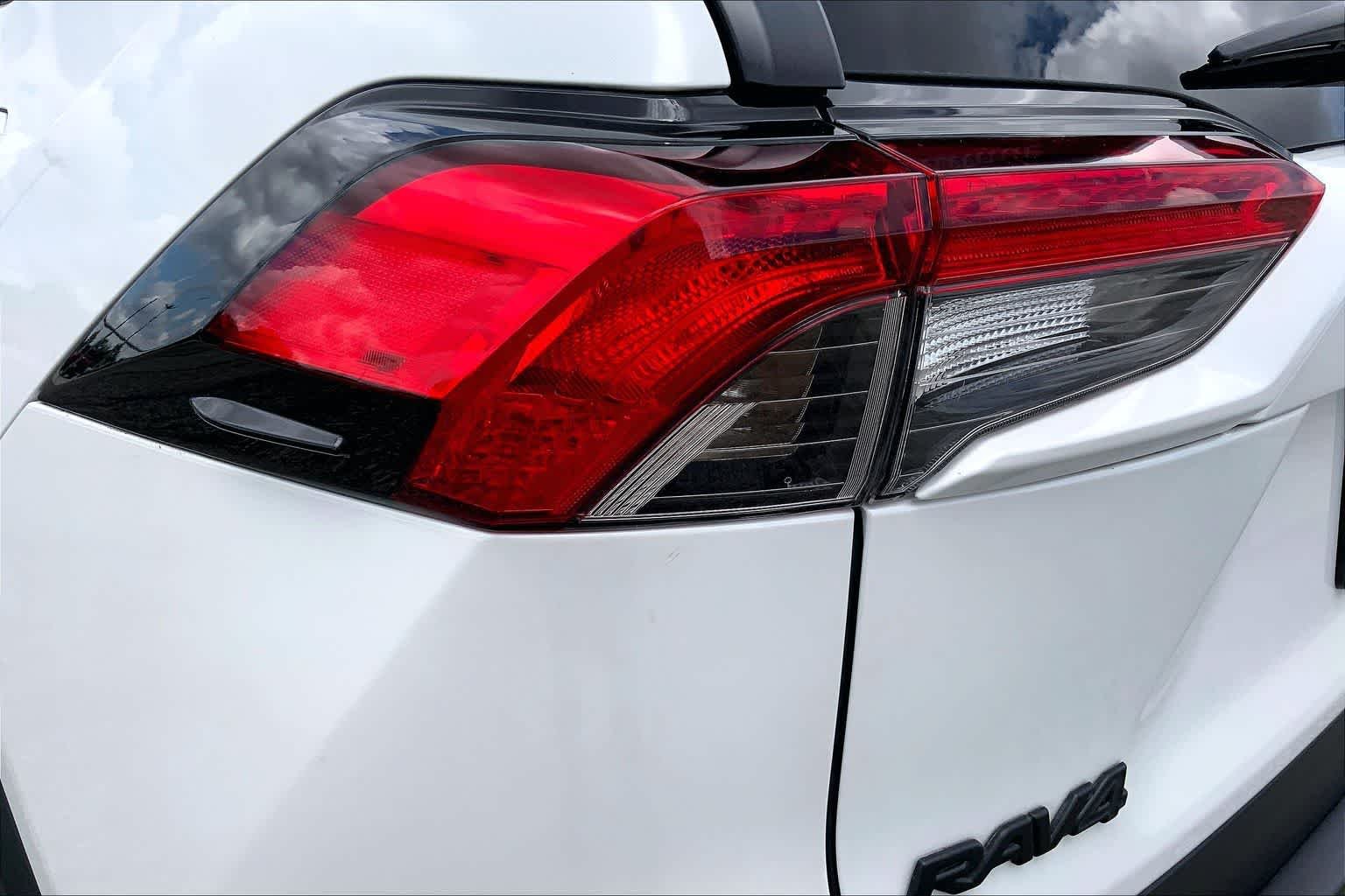 Used 2025 Wind Chill Pearl Toyota XLE Premium image 28