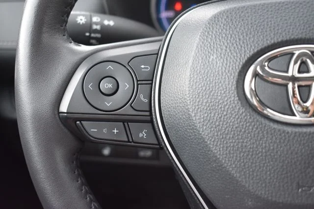 Used 2024 White Toyota XLE image 21