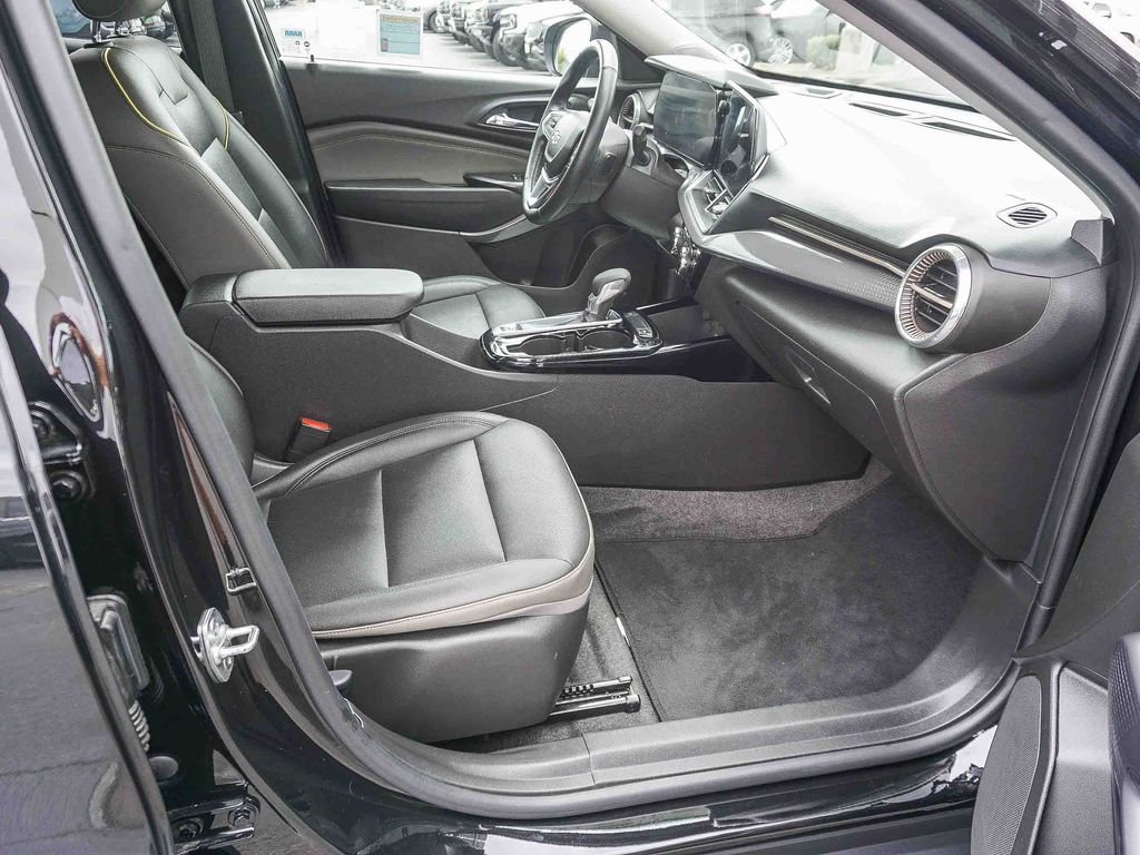 Used 2025 Black Chevrolet ACTIV image 12
