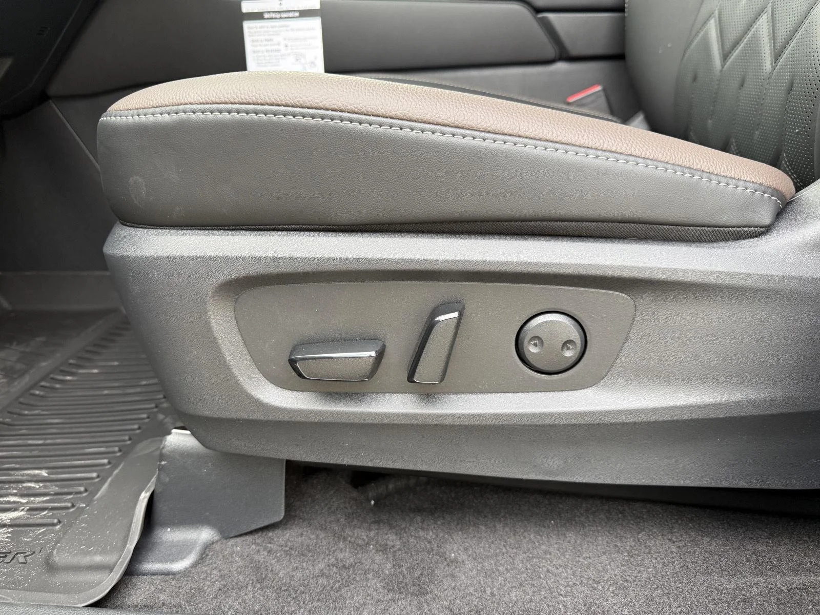 New 2026 Gun Metallic Nissan Platinum image 17