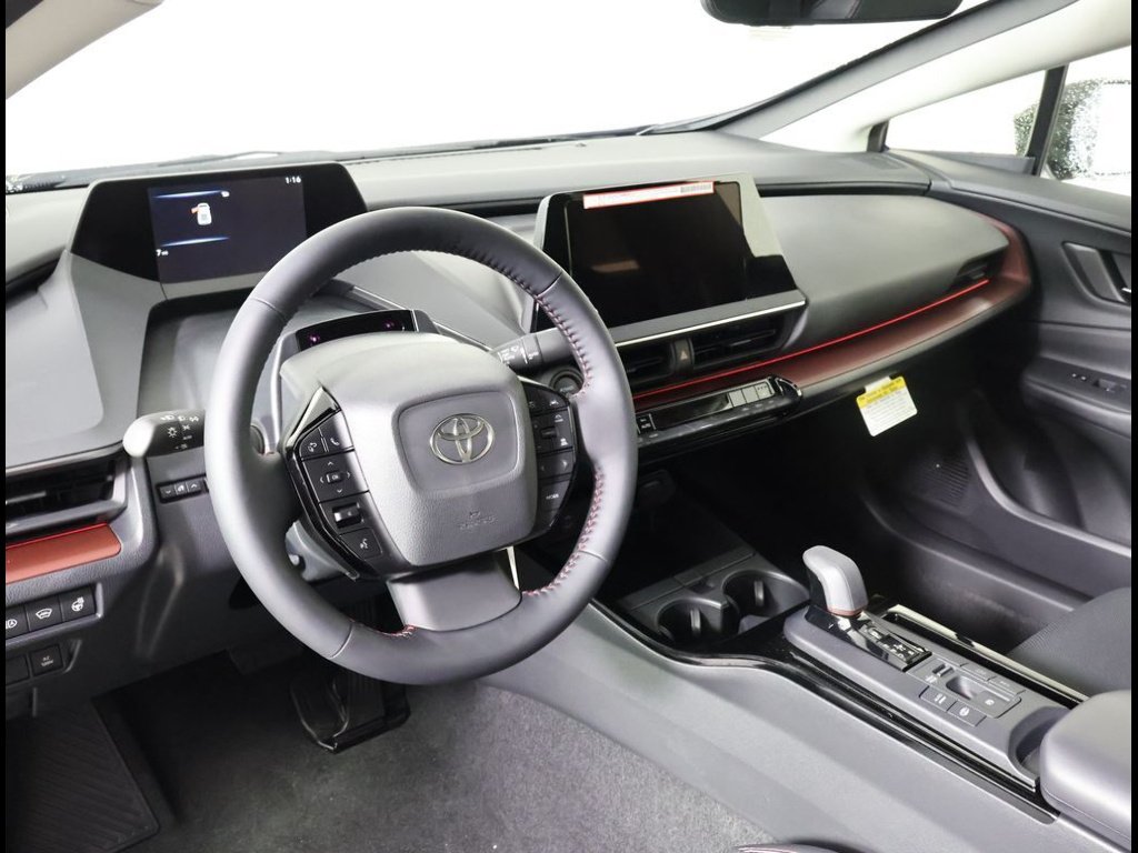 2026 Toyota Prius Plug-in Hybrid XSE - Photo 6