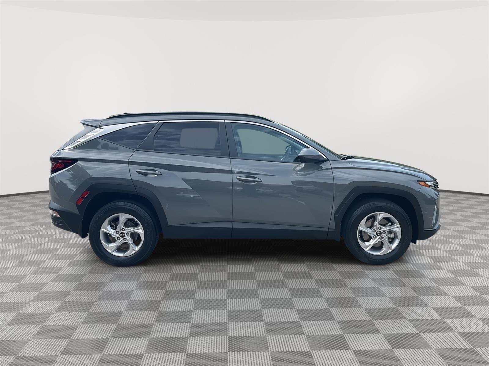 Used 2024 Hampton Gray Hyundai SEL image 5