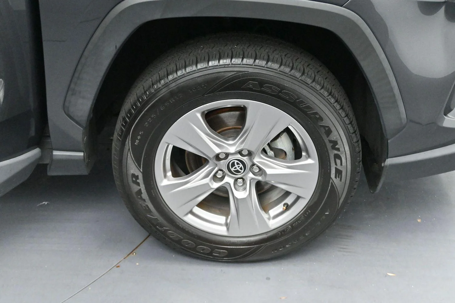 Used 2022 Magnetic Gray Metallic Toyota XLE image 32