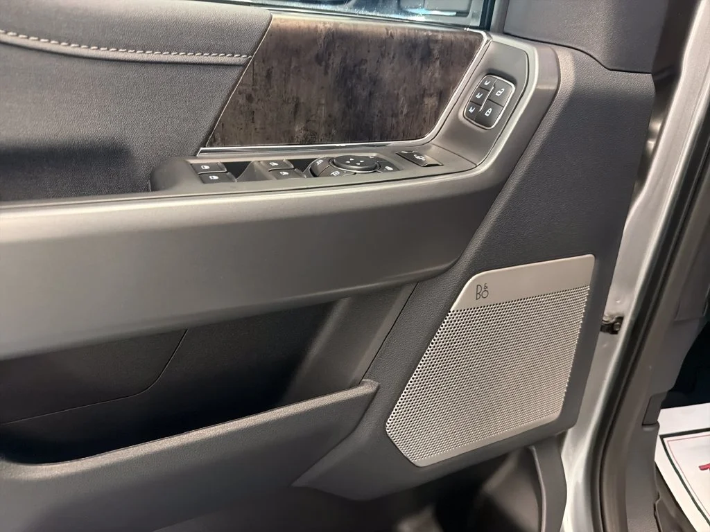 New 2027 Iconic Silver Metallic Ford F-250® Lariat® image 15