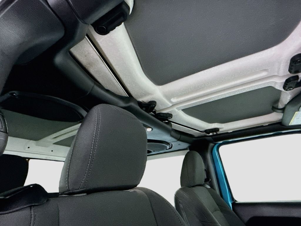 Used 2019 Bikini Pearlcoat Jeep Sport S image 18