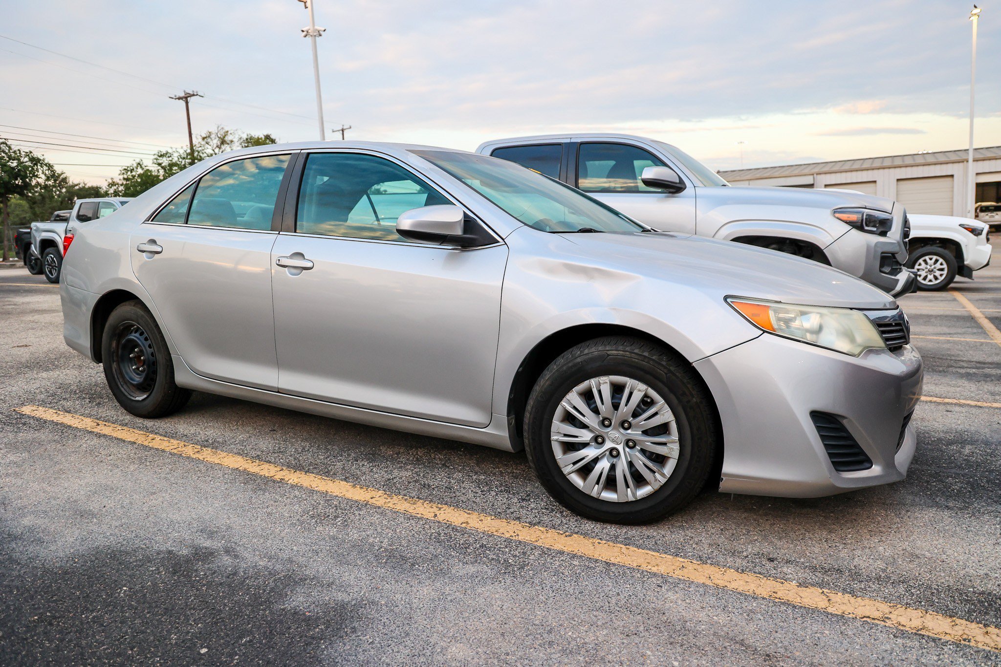 Used 2014 CLASSIC SILVER ME Toyota LE image 5