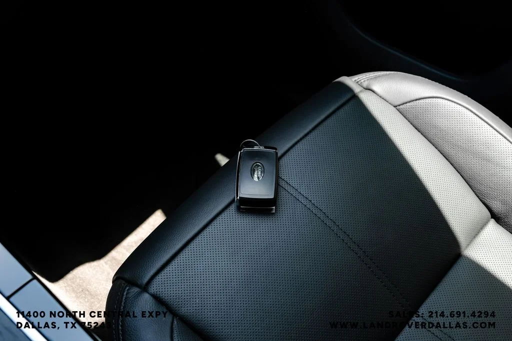 Used 2026 Black Land Rover Dynamic SE image 58
